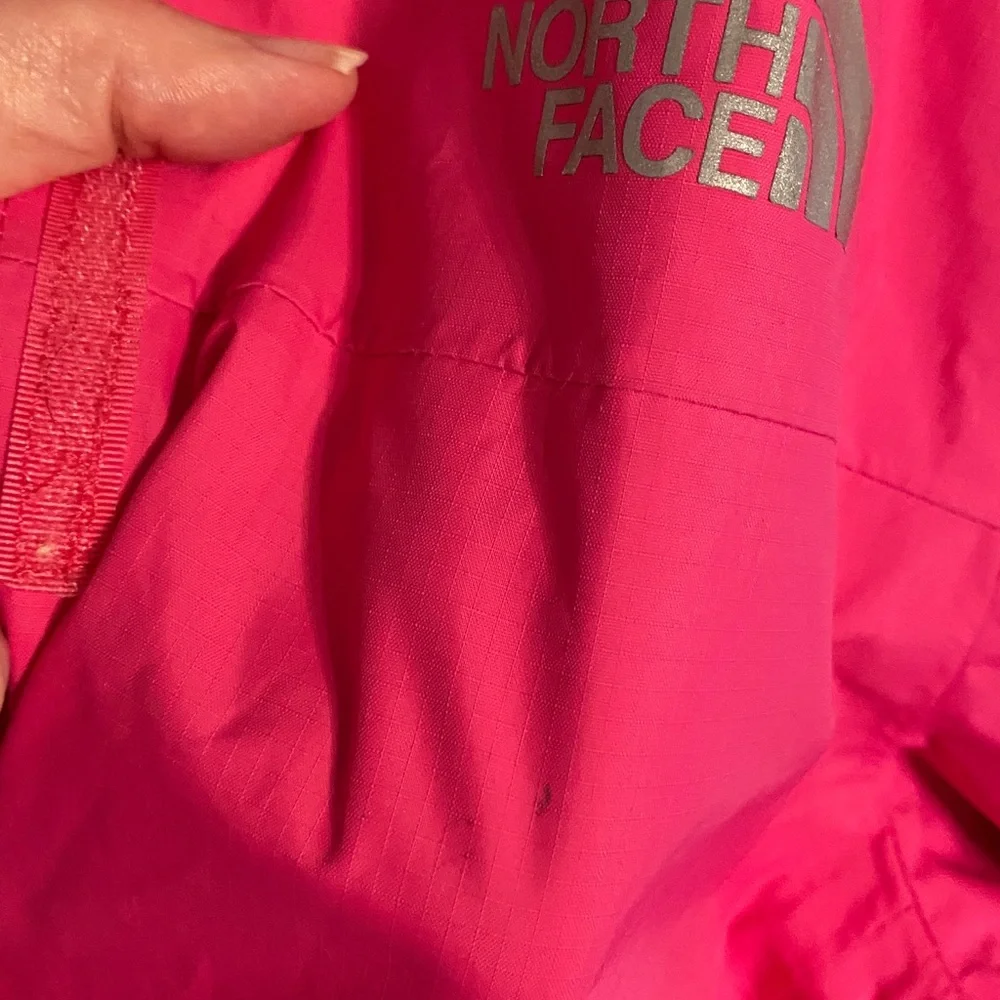 The North Face Girls Windbreaker - Picture 13 of 14